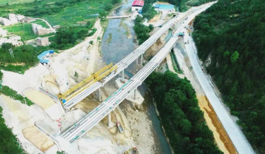 内莞大橋(qiao)圓滿完成(cheng)T梁架設任(ren)務 進入上(shàng)部橋面系(xì)結構施工(gong)階段