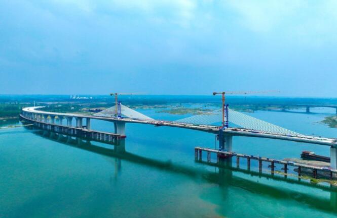 河谷(gu)大橋預計10月具備(bèi)通車條件