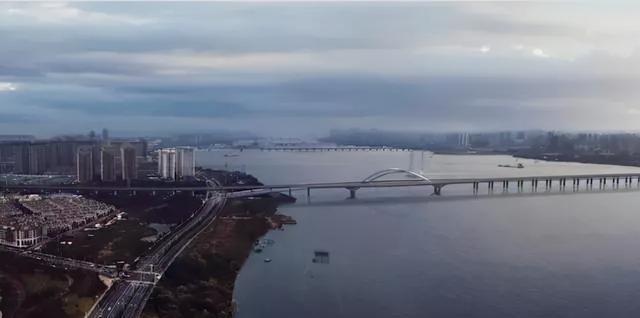 九龍湖大(da)橋橋梁樁(zhuang)基完成147根(gen)！西岸梁場(chang)正有序施(shī)工