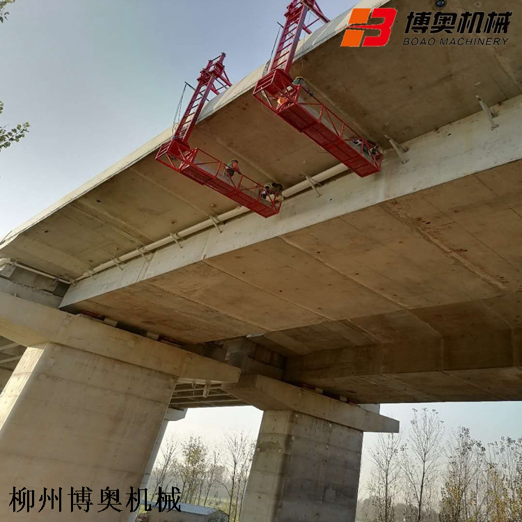 橋梁(liang)PVC排水管安裝設(shè)備現場圖片