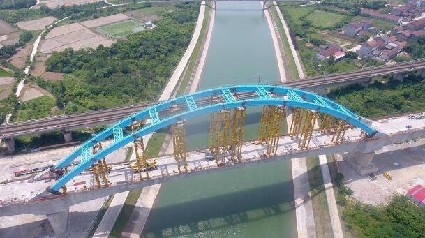 荊荊鐵路最長橋(qiao)梁江漢運河特大(dà)橋建成