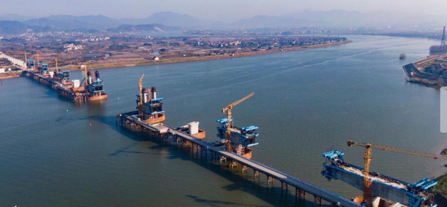 浙江金華蘭江特(te)大橋進入上部梁(liáng)體施工