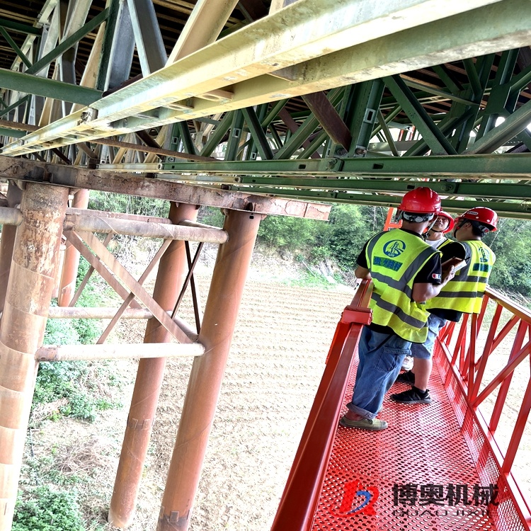 Q13M吊籃式橋(qiao)梁檢測移動平(píng)台