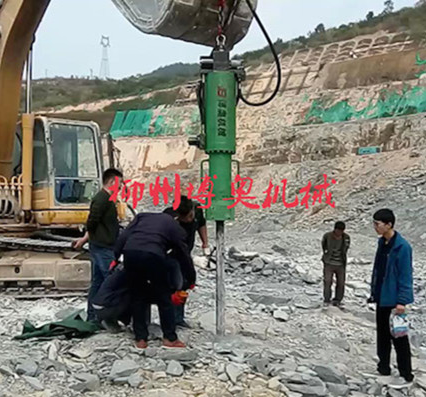 劈石(shi)機廠家供應專(zhuān)業破硬石頭