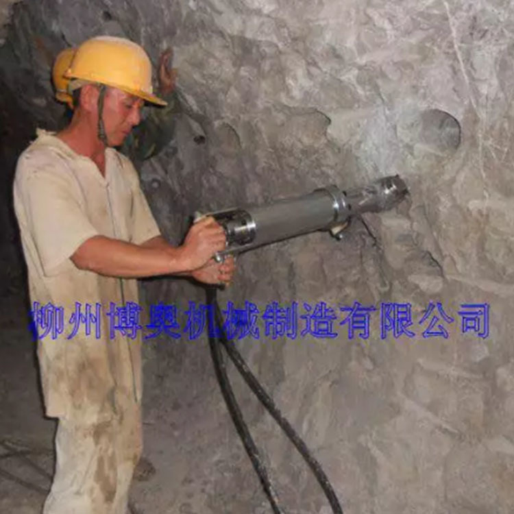 實用(yong)的洞采液壓(yā)劈裂機