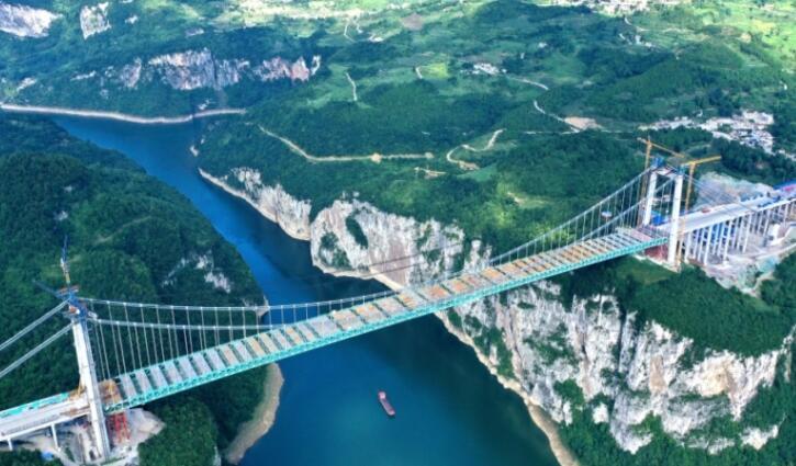 貴金高速(sù)金烽烏江(jiang)大橋順利(li)合龍