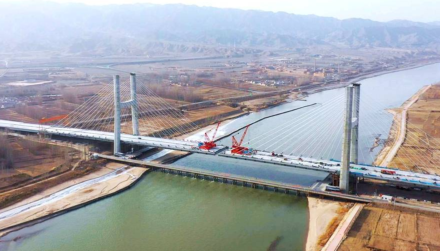 創(chuàng)甯夏四(sì)項紀錄(lù)！中衛下(xia)河沿黃(huáng)河公路(lù)特大橋(qiáo)主橋順(shùn)利合龍(long)