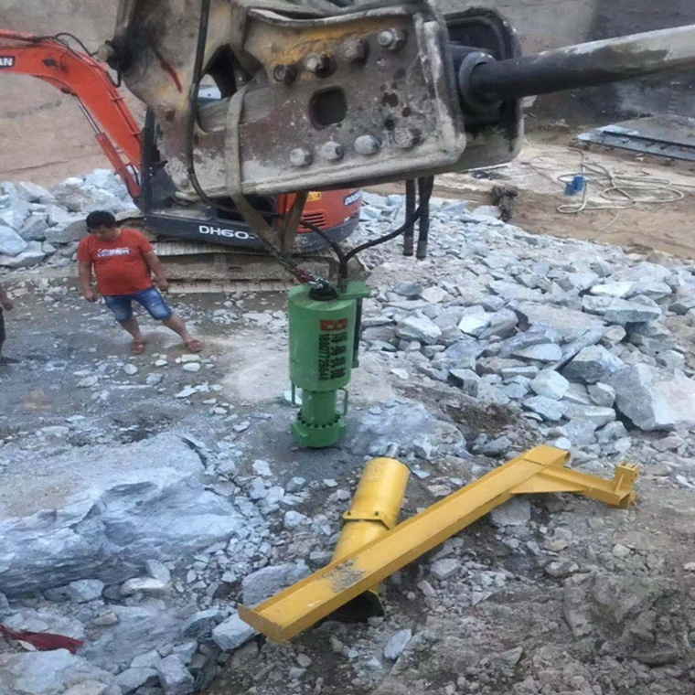 咸阳尔易金属制造集团(急速版)M20挖改(gai)式機載劈裂機(jī)