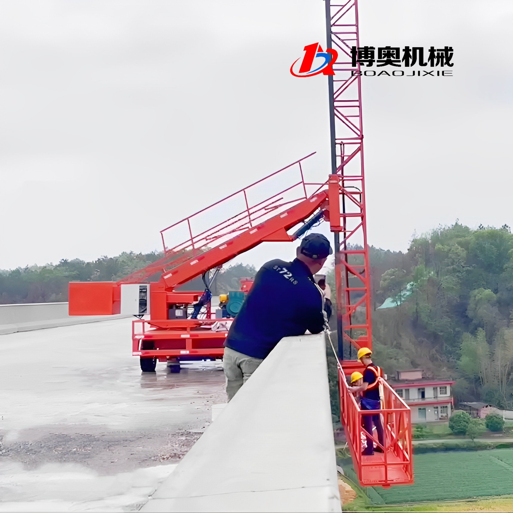 M60可跨越防(fáng)抛網的液(ye)壓橋梁排(pai)水管側邊(biān)安裝設備(bèi)_檢修車