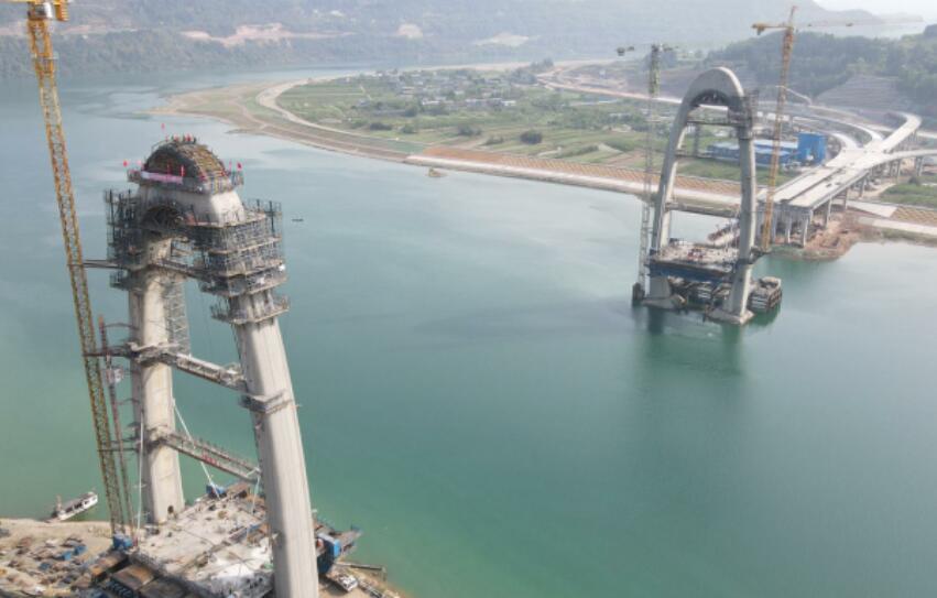 嘉陵江百(bǎi)利大橋2号(hao)墩索塔順(shùn)利封頂