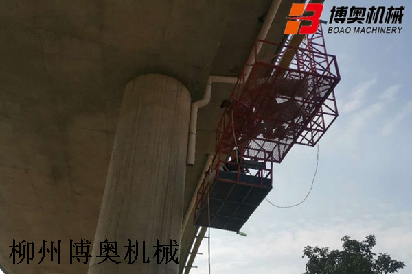 橋梁PVC排水(shuǐ)管安裝設備現(xian)場圖片