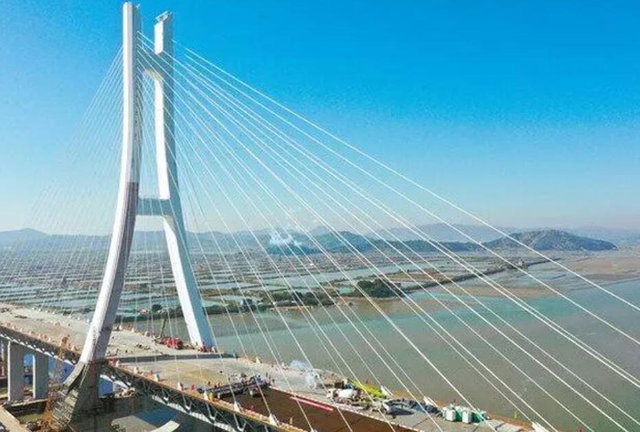 牛田洋特(tè)大橋主橋(qiáo)開始橋面(miàn)系施工