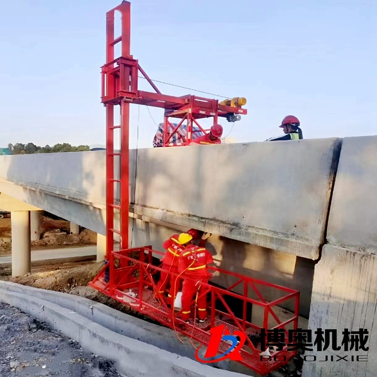 高架(jia)橋排水(shuǐ)管道安(ān)裝施工(gong)電動吊(diao)籃設備(bèi)