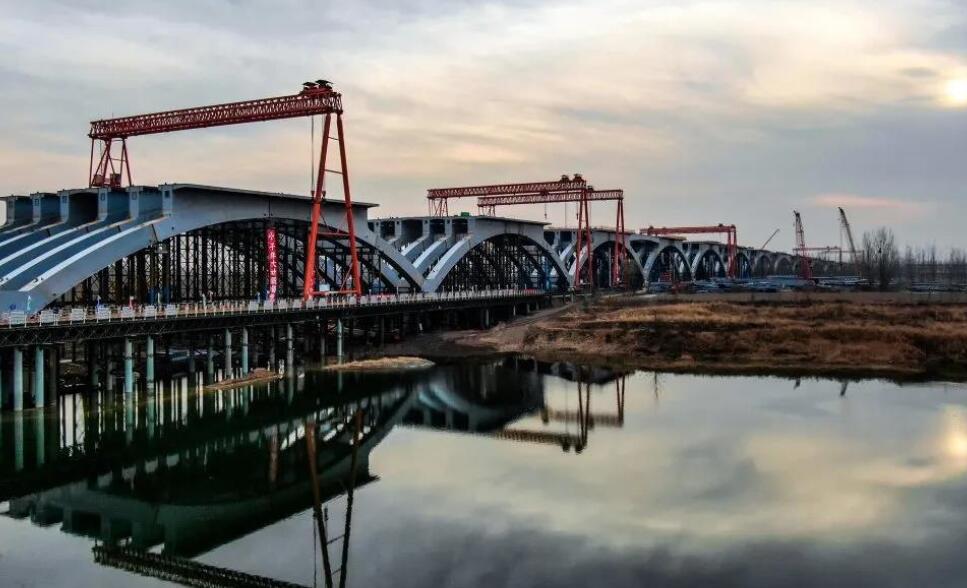 全國最大上(shàng)承式鋼箱連拱橋(qiáo)——白溝河特大橋已(yǐ)進入通車倒計時(shí)
