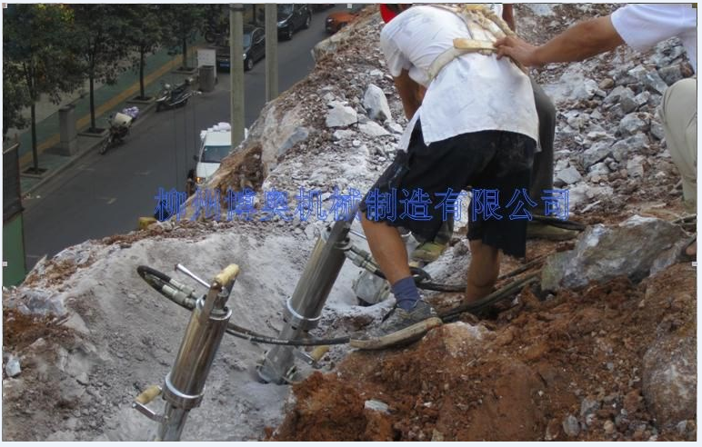 岩石劈裂機(jī)解決安徽采(cǎi)石難題/劈裂(lie)機價格