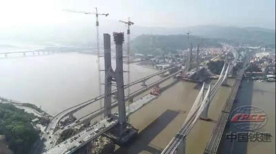 福廈(shà)高鐵烏龍江特(tè)大橋主橋合龍(long)