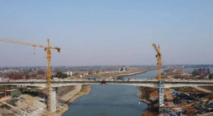 常(cháng)德安鄉(xiang)馬坡湖(hu)大橋主(zhǔ)橋順利(lì)合龍