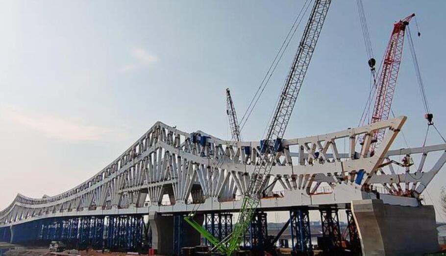 衢州智慧(huì)島景觀橋(qiáo)項目西橋(qiao)主橋南北(bei)兩岸正式(shi)貫通