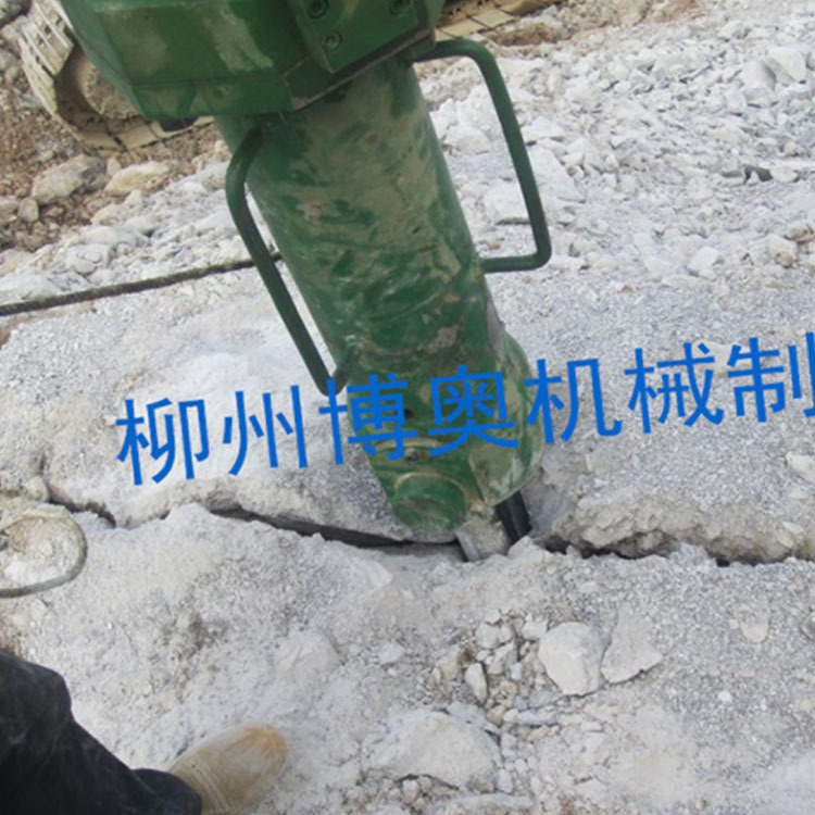 咸阳尔易金属制造集团(急速版)大型機載(zǎi)岩石劈裂(lie)機