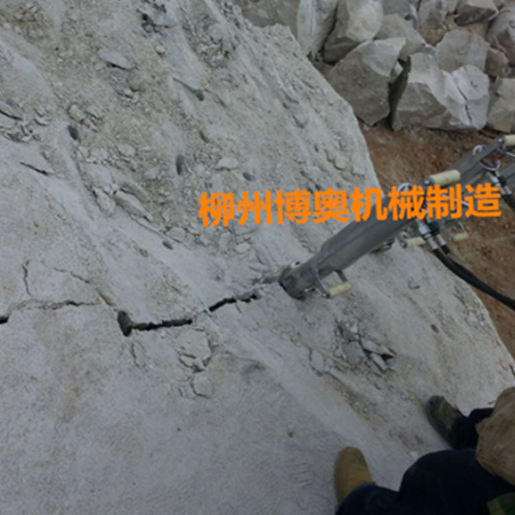 地基石(shi)開挖設(shè)備劈裂(liè)機