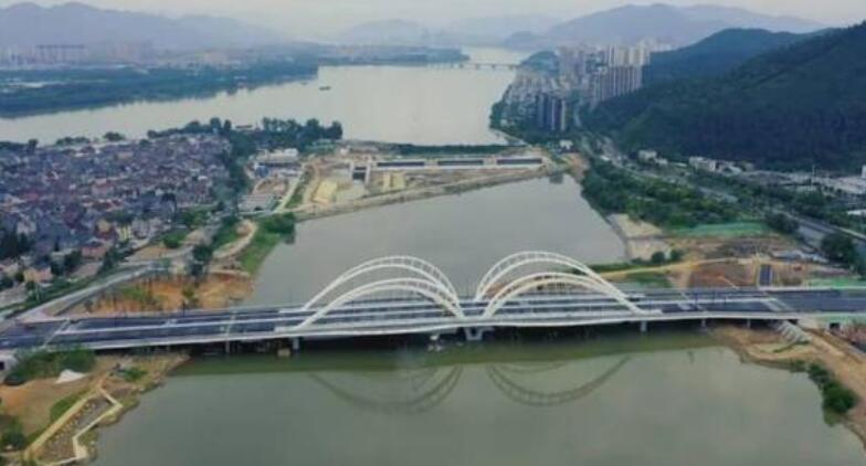 富陽(yáng)公望大橋竣工(gōng)，預計今年9月通(tōng)車