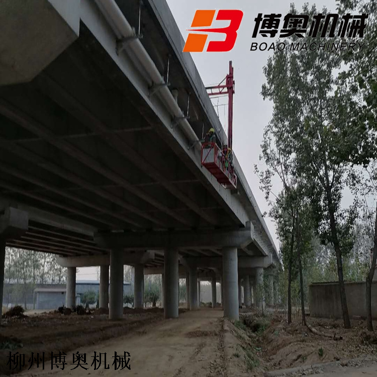 橋梁PVC排水(shuǐ)管安裝設(shè)備現場圖(tu)片