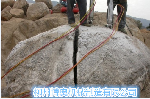 岩(yán)石劈裂機解(jiě)決安徽采石(shi)難題/劈裂機(ji)價格