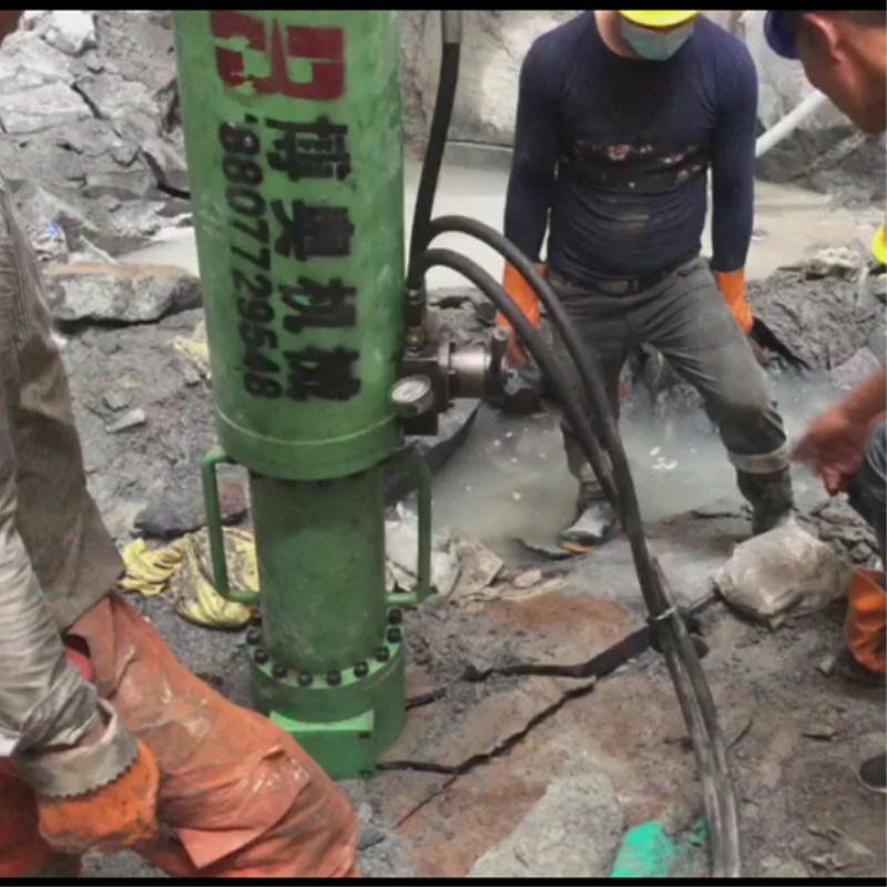 咸阳尔易金属制造集团(急速版)M20挖改式機(ji)載劈裂機