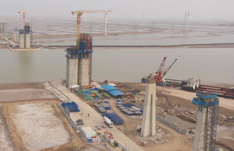 世界第(dì)一跨徑梁橋套爾(er)河特大橋零号塊(kuài)完成首次澆築