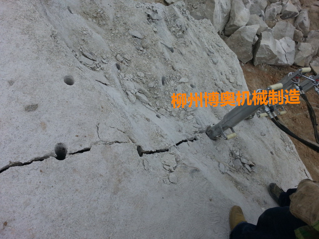 劈石機廠家供(gòng)應專業破硬石(shí)頭