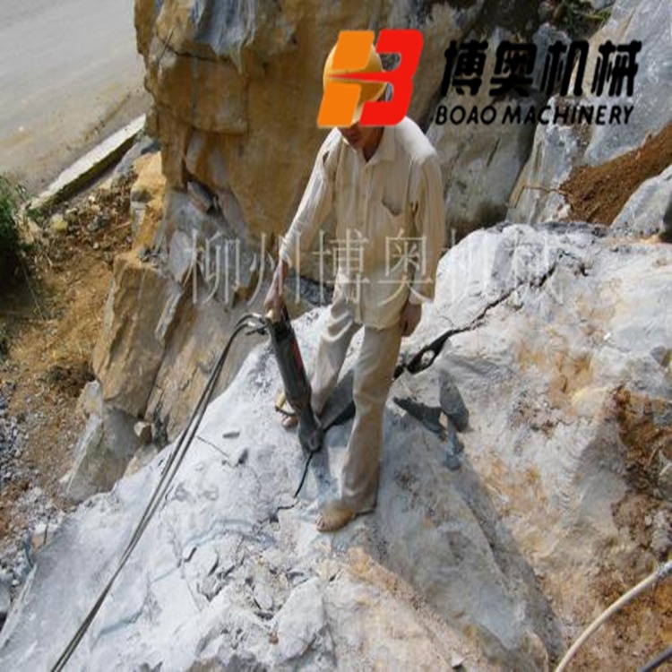 礦(kuang)山破石(shi)劈裂機(ji)設備