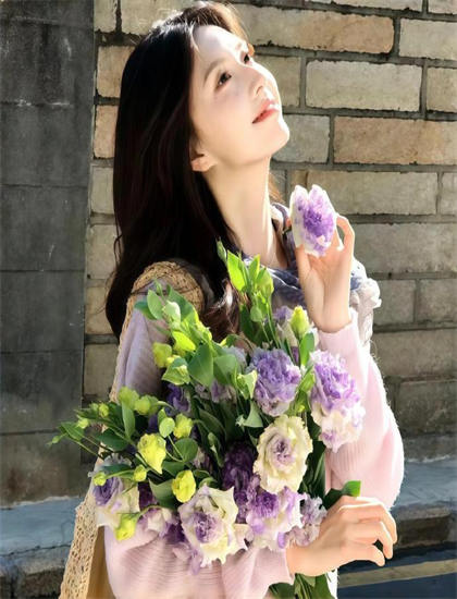 探秘《梅花红桃》：情色片的的文化符号与象征意义